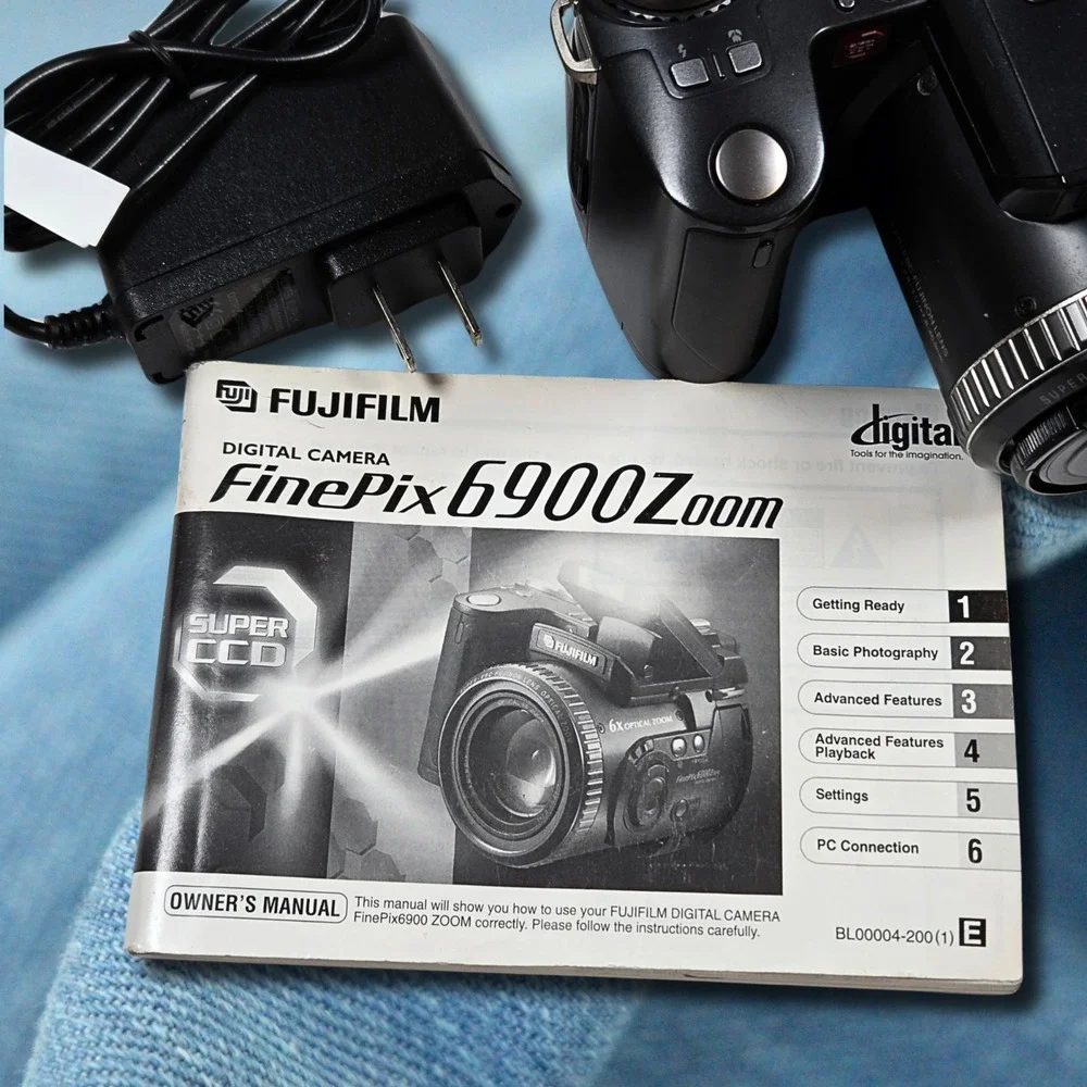 Classic Fujifilm Finepix 6900 Zoom Digital Camera 3.1MP Super CCD With Case